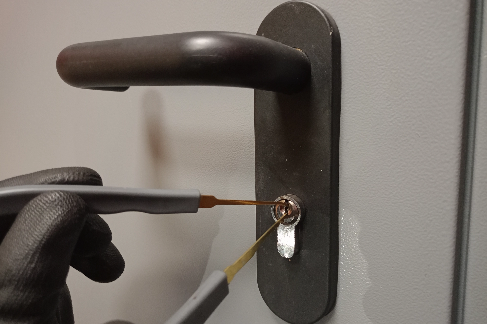 вскрытие замков