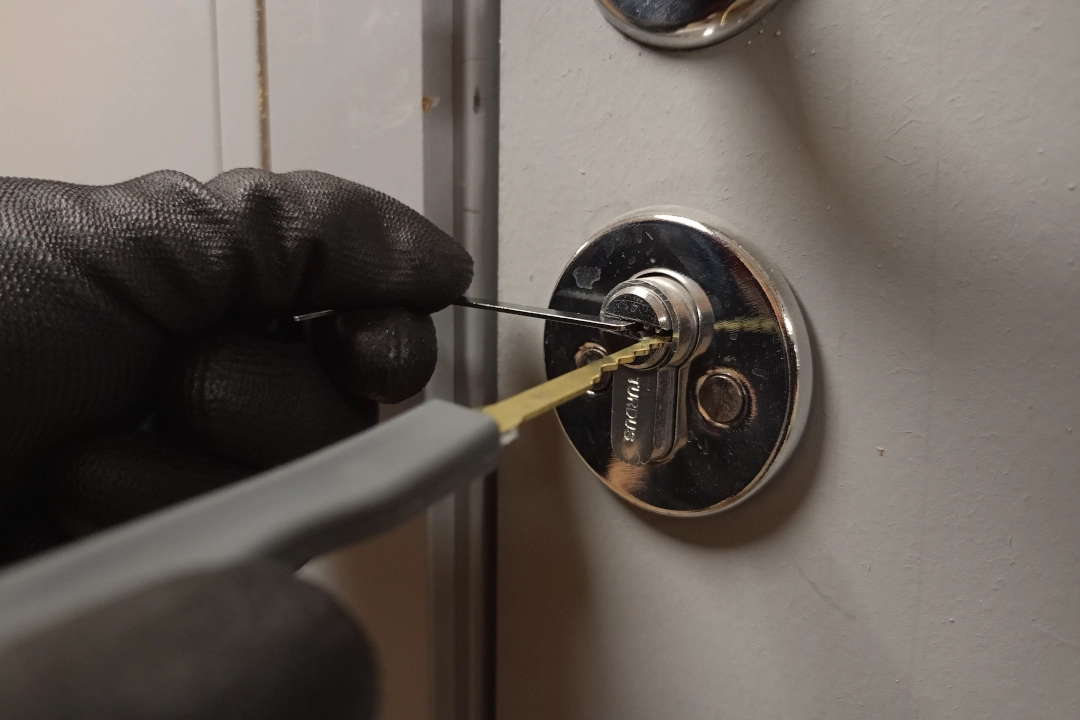 вскрытие замков