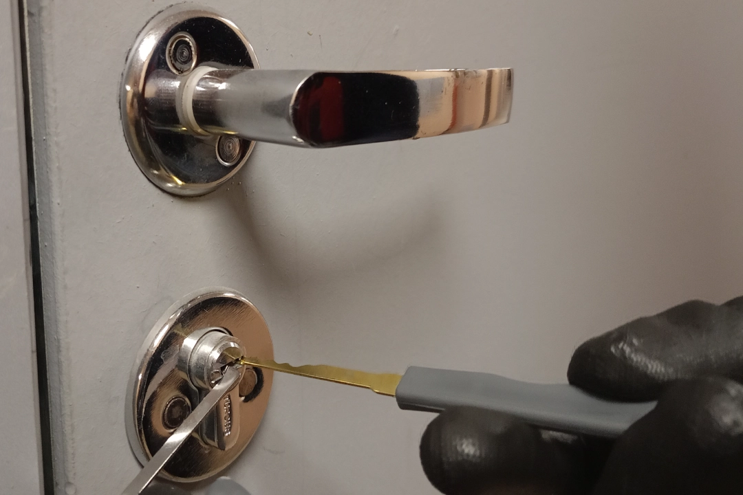 вскрытие замков