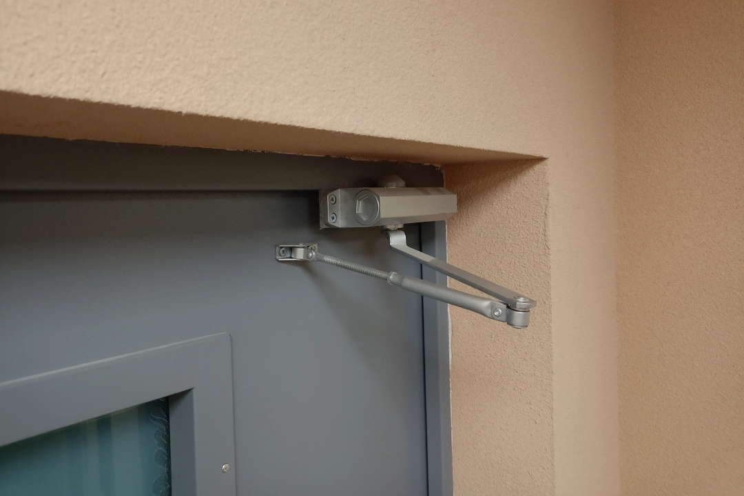 zamokservice-021 замена доводчика двери