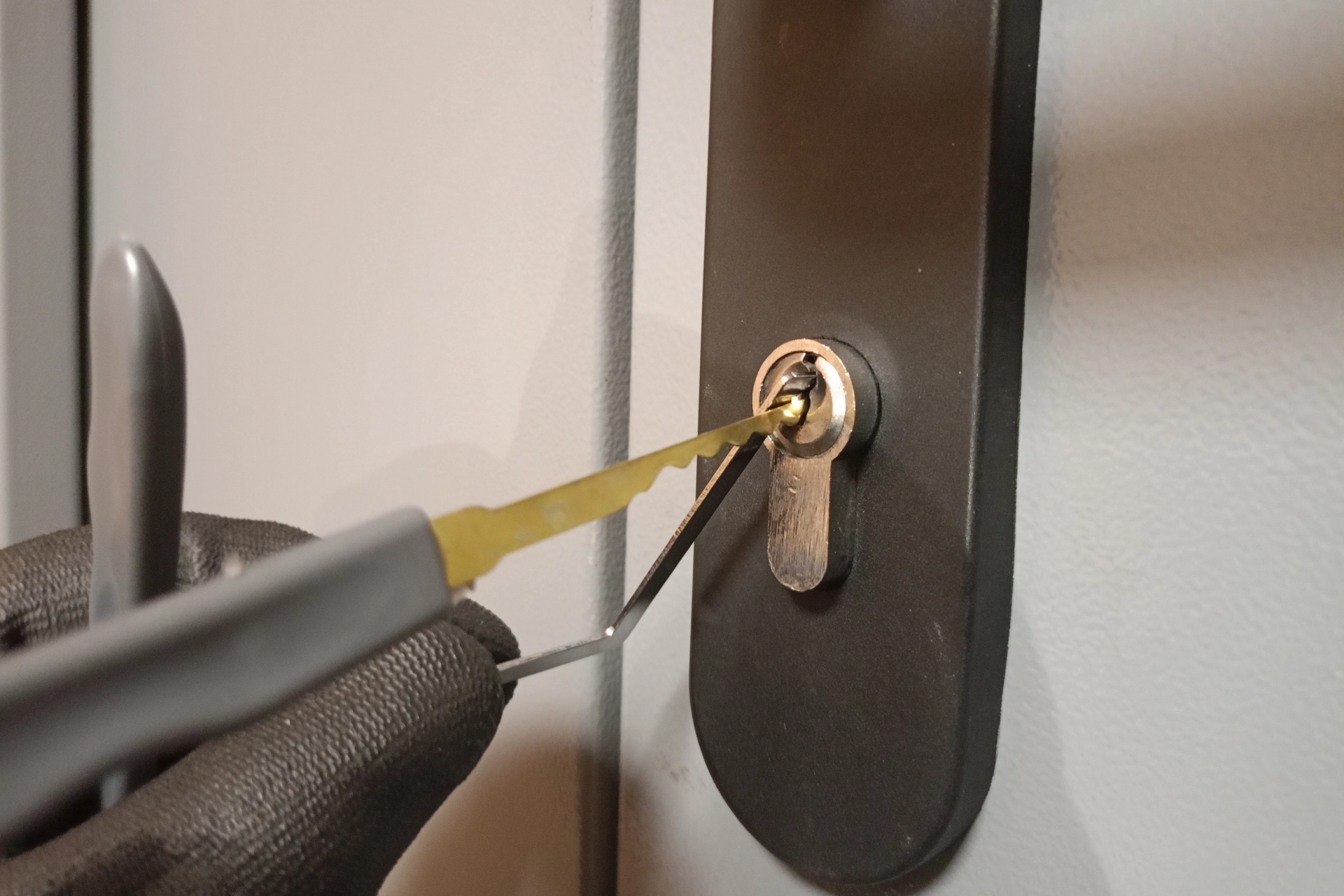 вскрытие дверей